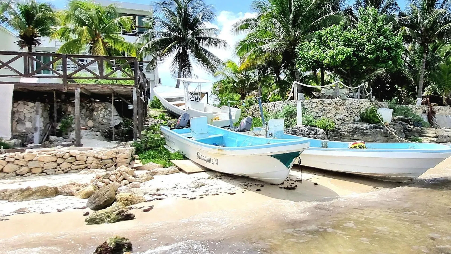 On The Beach - Seaside Sunrise Haven 3 Bedrooms Sea View location